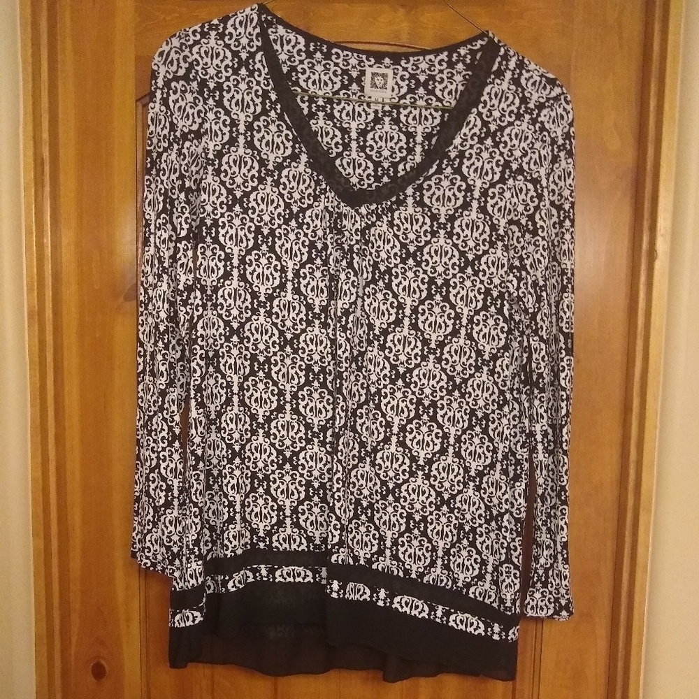 Anne Klein black and white design, long sleeve